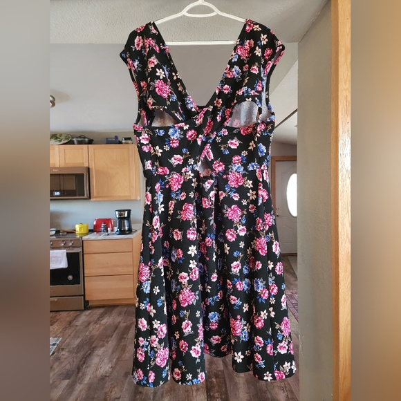 Torrid Floral Cross-Back Dress - Picture 2 of 3